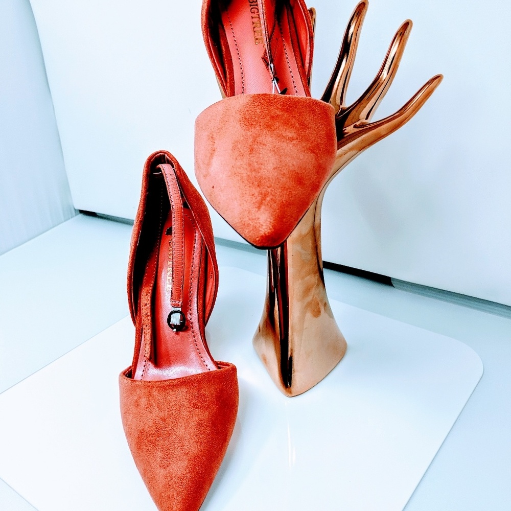 Shoes - Picture 5 of 8